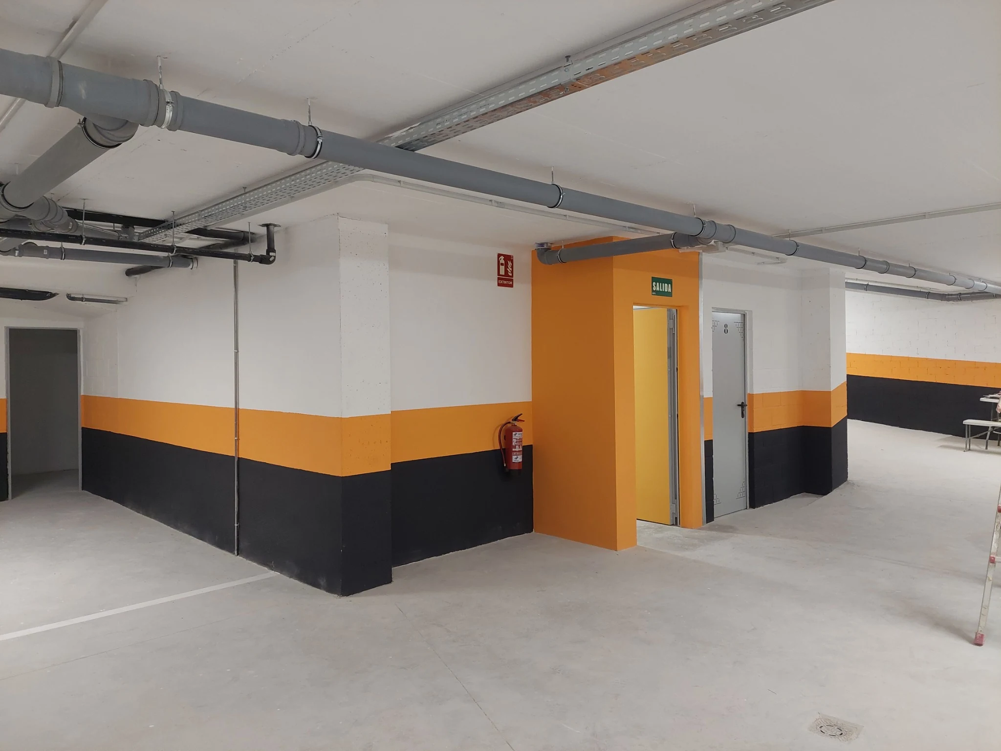 Aparcamiento y zonas comunes del Edificio Zentrum
